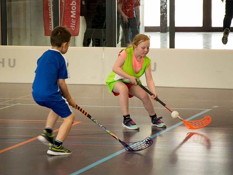 Die kleinen zeigten ihre Technik am Unihockey-Stock.