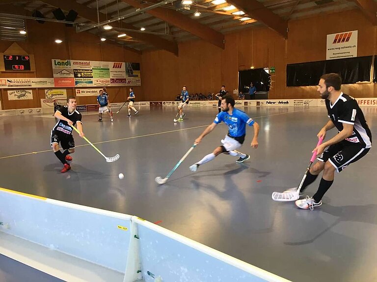 Romedi Wyss mit einem Pass auf Remo Stalder