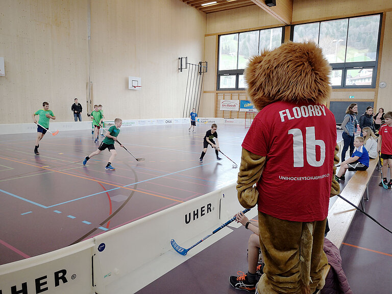 Floorby fiebert beim Schülerturnier mit.