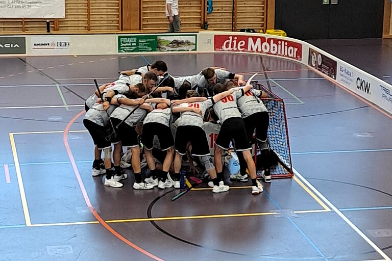 Letzte Vorbereitungen vor dem Spiel.