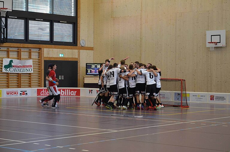 Schüpfheim feiert nach dem Sieg gegen Luzern.