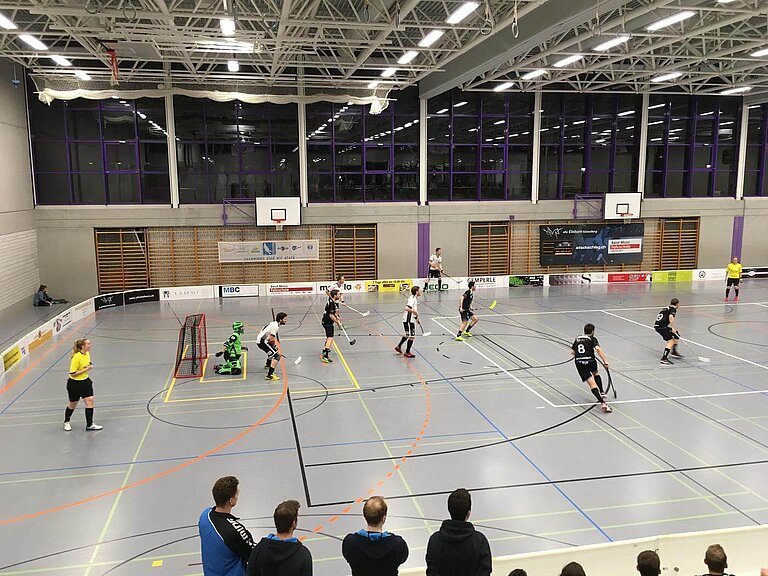 Mit sechs gegen vier Feldspielern drückt Schüpfheim auf den Ausgleich.