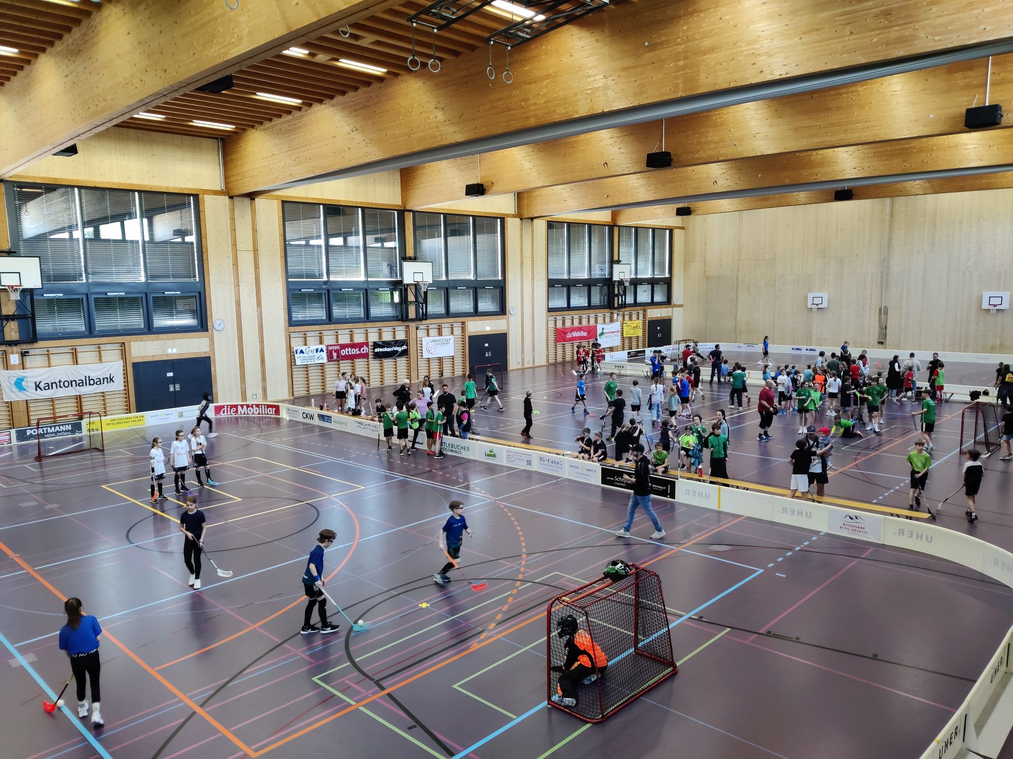 Viele Kinder und Jugendliche kamen in die Moosmättili-Halle.